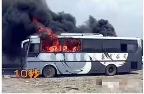 大巴車公交車起火該如何逃生，“南冠牌”破玻器為您保駕護(hù)航！