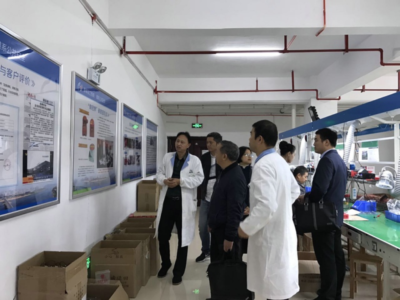 客車自動(dòng)破窗裝置,遙控自動(dòng)破玻器,破窗器,南冠破玻器